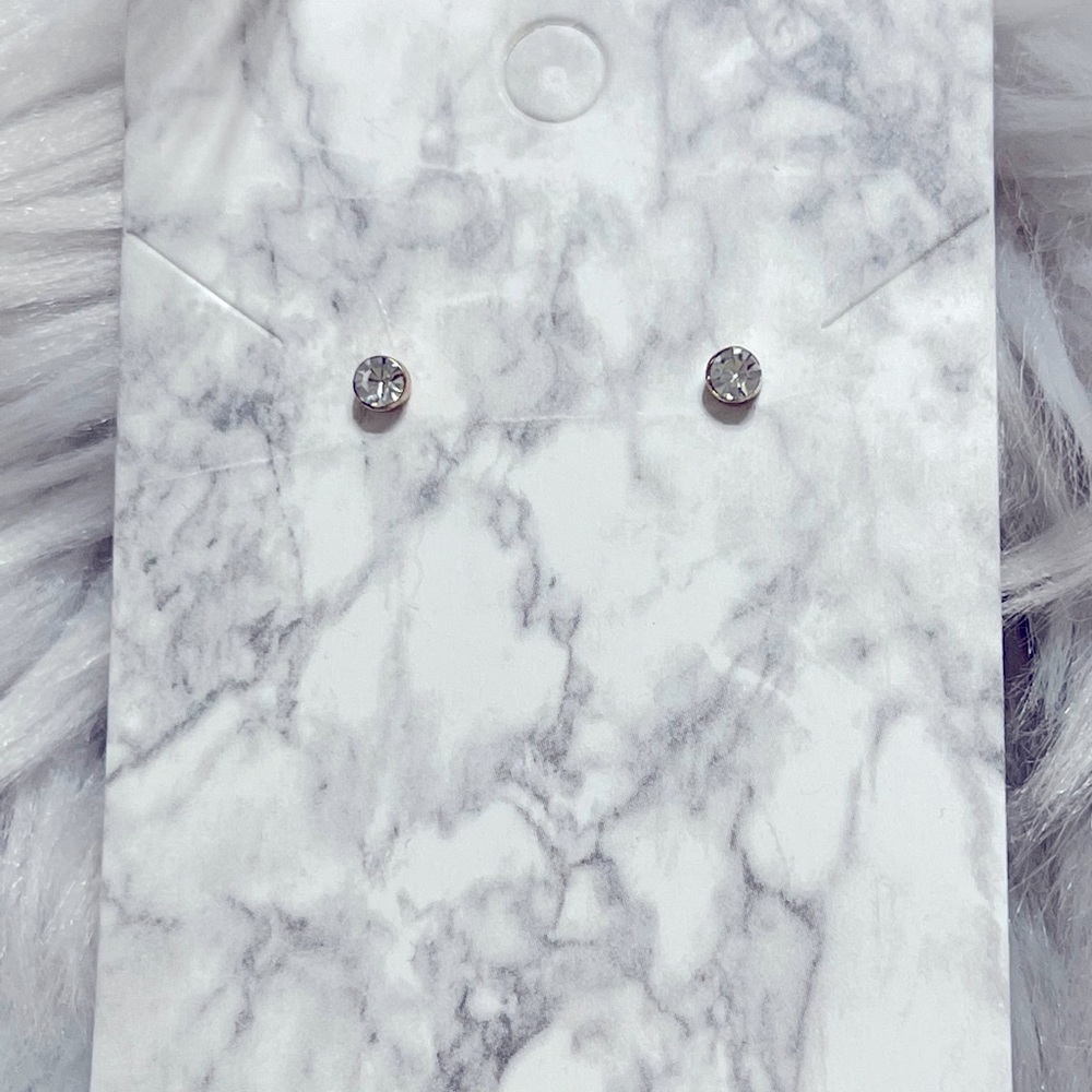 Earrings/studs